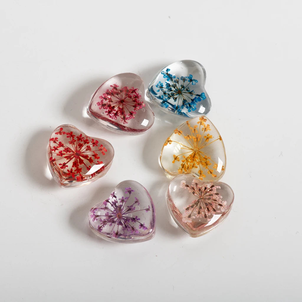 20# Heart-Shaped Glass Beads with Dried Flowers 20X20X10mm Flat-Back Dome Cabochons for DIY Jewelry Making 4PCS TCZ852A